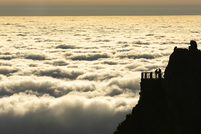 PR1 Sunrise Pico do Arieiro Self-Guided Hiking Transfer - The 5:30 a.m. pickup and winding mountain ride