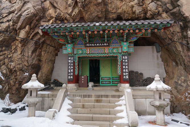 Private Hiking tour to Bukhansan Peak(Baegundae: 836.5m) with Mountain Expert - Temples, Streams, and Lunch on the Mountain
