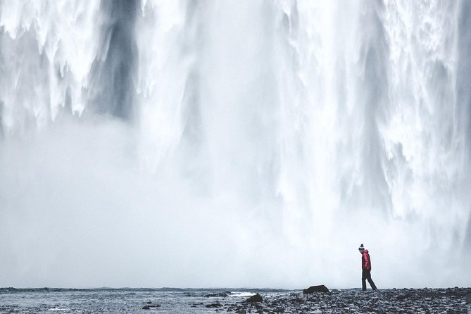 Private Jökulsárlón Glacier Lagoon 2 Day Tour & Glacier Hike - Fjaðrárgljúfur adds a short walk and changing views