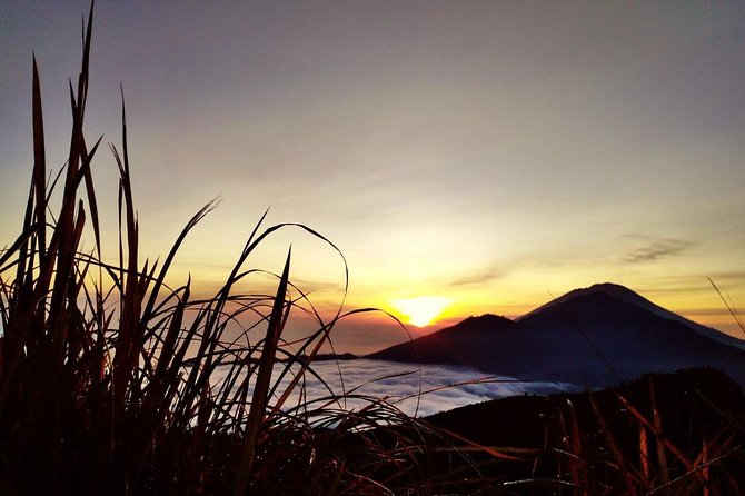 Private Mount Batur Sunrise Trekking - A guide who helps with photos and confidence