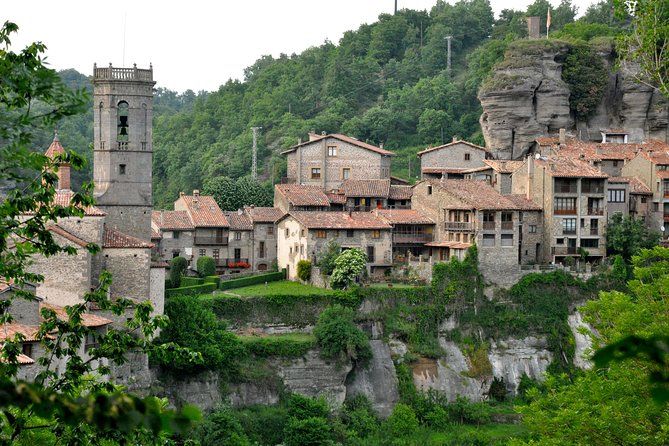 Private Pre-Pyrenees Medieval Village Hike from Barcelona - The 120-meter waterfall and mountain viewpoints
