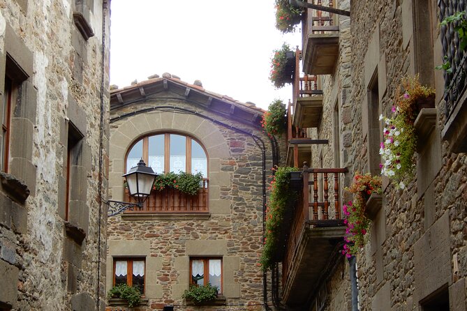 Private Pre-Pyrenees Medieval Village Hike from Barcelona - What your guide adds to the day