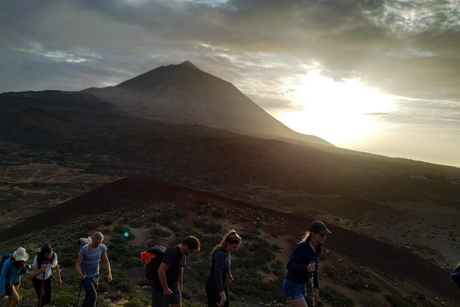 PRIVATE TOUR Teide National Park: Hiking and Stargazing - Walking back under the moon