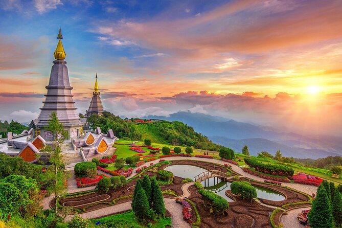 Private Tour to Doi Inthanon including Twins Pagodas and Hiking - The Royal Twin Pagodas and Their Mountain Views