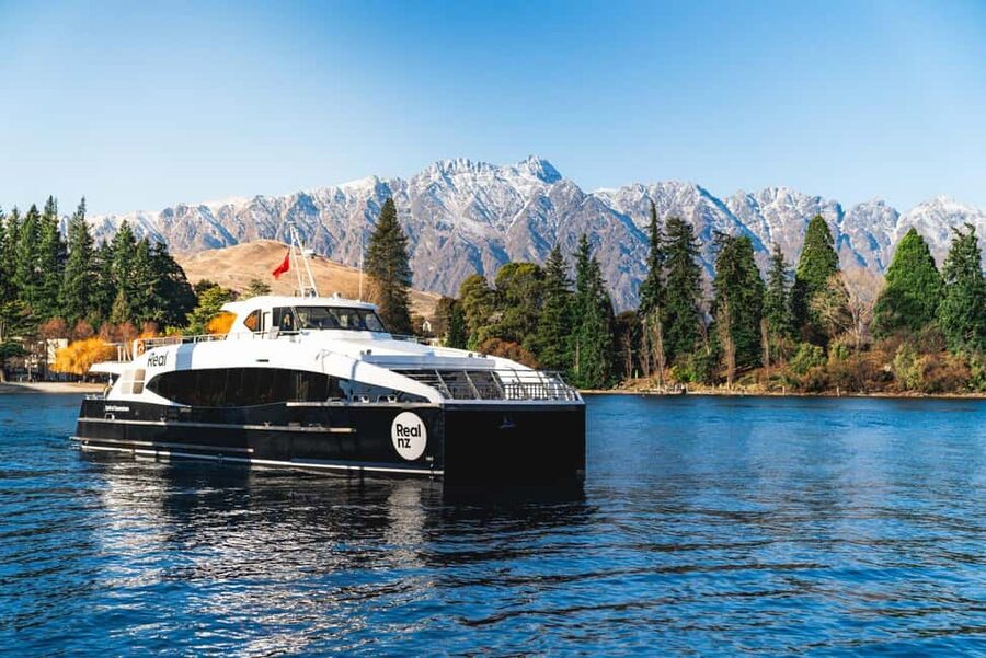 Queenstown: Walter Peak Horse Trek & Queenstown Lake Cruise - Meeting the horses at Walter Peak