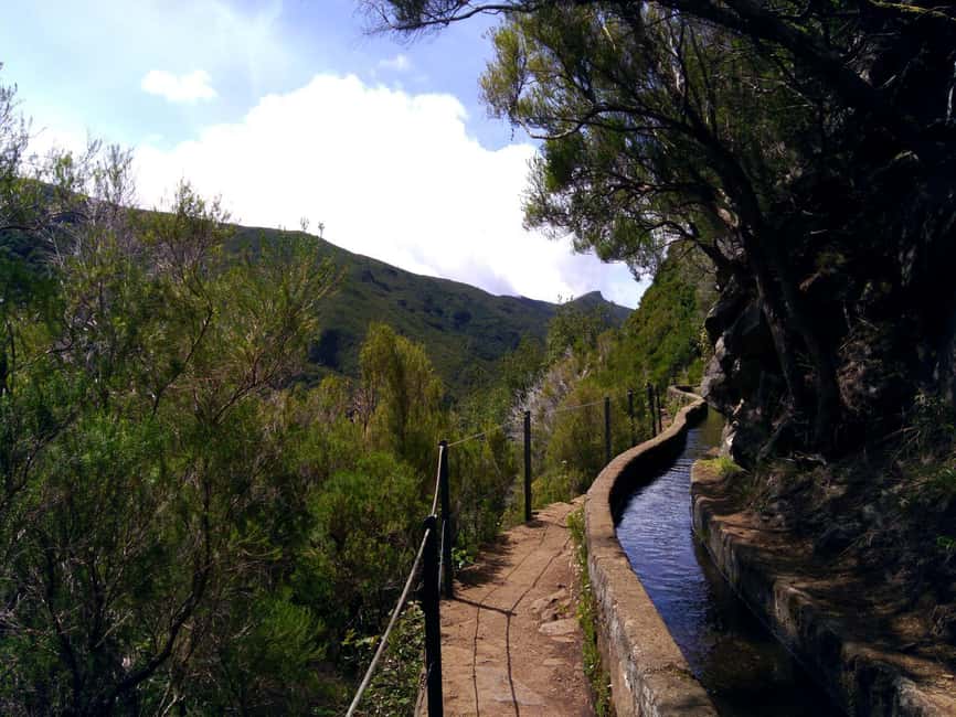 Rabaçal: 25 Fontes & Risco Levada Hiking Transfer - The route to Risco Waterfall