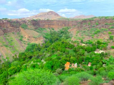 Santiago: Calabaceira Valley Trek & Visit to Cidade Velha
