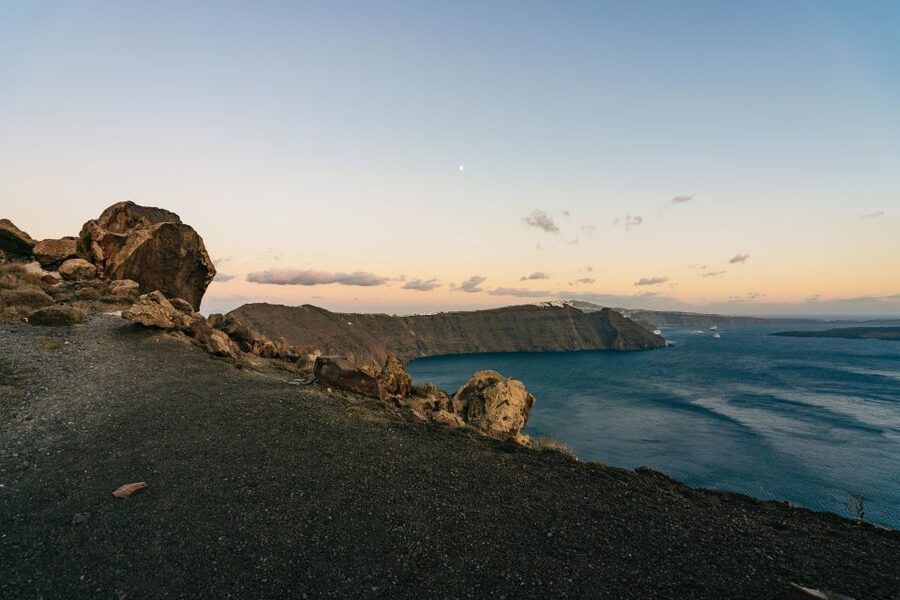 Santorini: Caldera Trail Guided Hike and Sunset Viewing - Starting in Fira and walking above the caldera