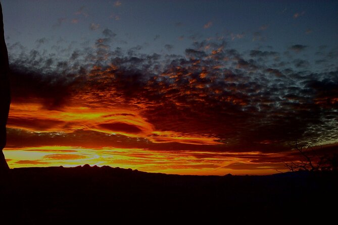 Sedona Dark Sky Sunset & Night Hike With a Private Guide - Star watching with snacks and a blanket