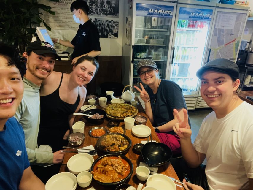 Seoul: Guided City Wall Sunset Hike with Korean Dinner - Meeting at Dongdaemun and heading toward Naksan Park