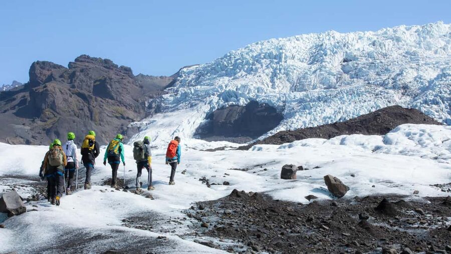 Skaftafell: Falljokull Glacier Easy Group Hike - The 15-minute walk to the ice
