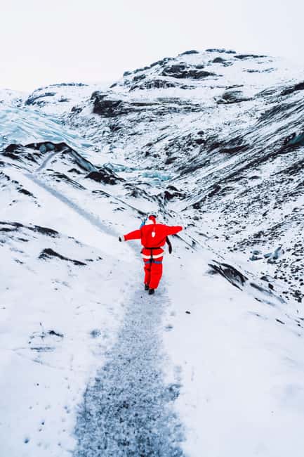 Sólheimajökull: Blue Ice Glacier Hike near Vík (Easy) - What the guide adds to the experience