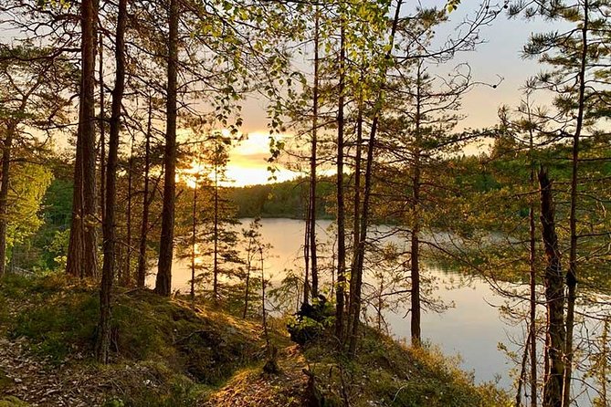 Stockholm: Sunset Hike in Tyresta National Park with Meal - Granite cliffs, lakes, and a route with some bite