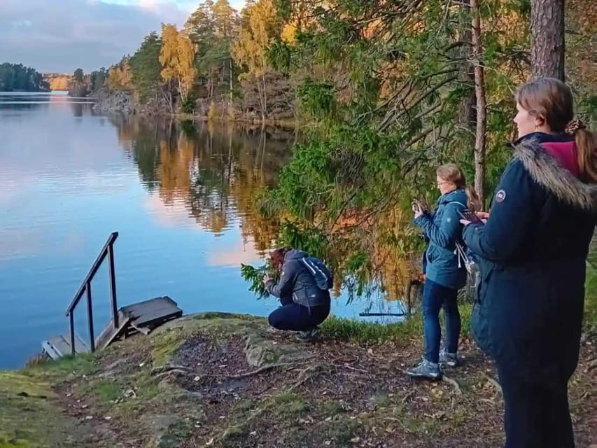 Stockholm: Sunset Hike in Tyresta National Park with Meal - Walking into darkness