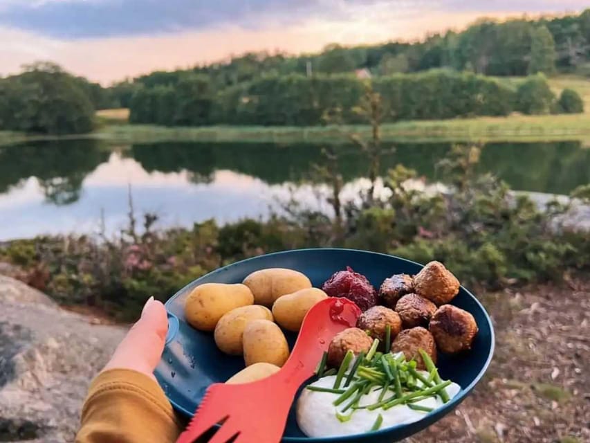 Stockholm: Sunset Hike in Tyresta National Park with Meal - Practical advice for a better evening