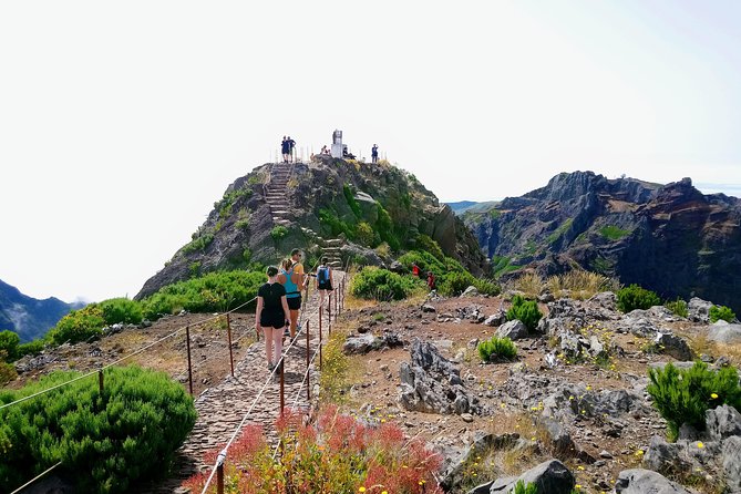 Sunrise Guided Hike PR1 Pico do Areeiro Pico Ruivo small group - The guides and the small-group advantage