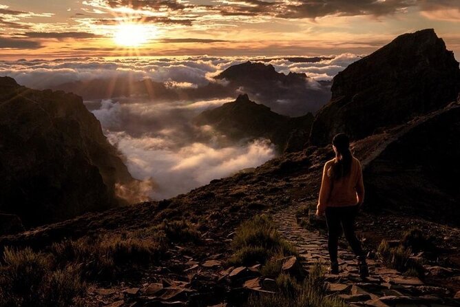 Sunrise Transfer To Pico Do Arieiro, Hike To Pico Ruivo & Return From Teixeira - What the drivers add