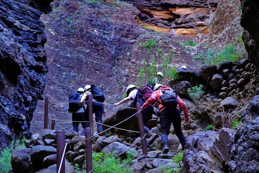 Tenerife Barranco de Masca: Guided hike + boat ride + transport - Reaching Masca Beach