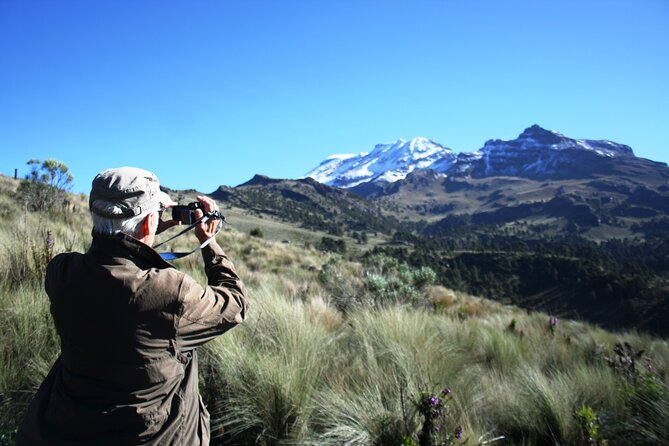 Trekking Through The Volcanoes - Paso de Cortés: where the volcano walk begins