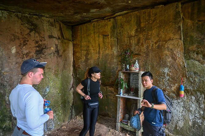 Trekking Tien Son Dinh Phu Quoc - Climbing Tien Son Dinh through tropical forest