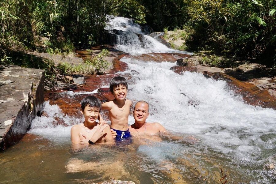 Trekking to Hidden Waterfall & Sturgeon Farm for dog-lovers - What the $10 price really covers