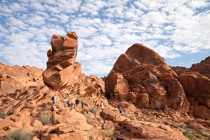 Valley of Fire Guided Hike from Las Vegas - The guides are a major part of the experience