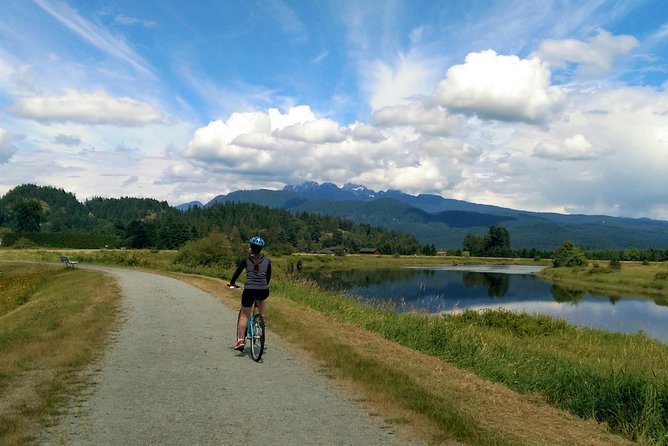Vancouver Biking and Hiking Tour including Lunch - Cycling through Pitt Meadows and the Fraser Valley