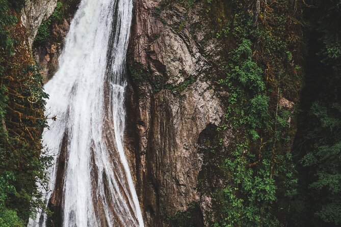Visit Snoqualmie and Hike to Twin Falls (Transportation included) - Jonny’s guiding style is part of the value