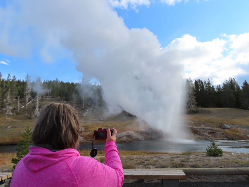 Yellowstone: Upper Geyser Basin Hike with Lunch - Who should book this hike?